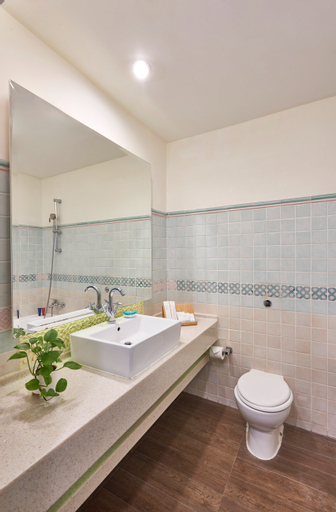 Bathroom 16
