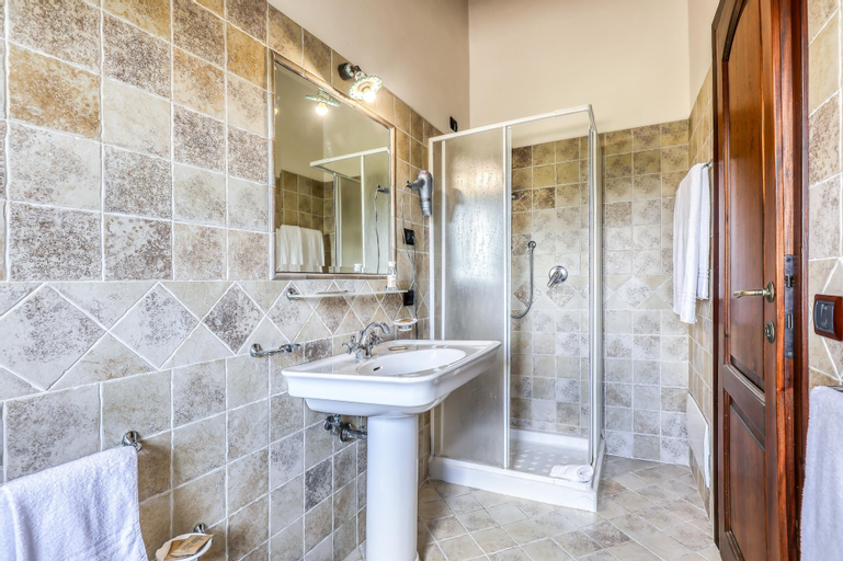 Bathroom 7