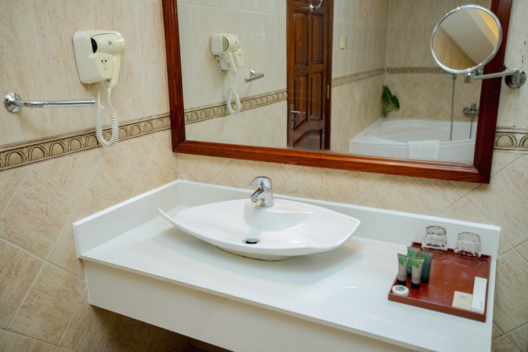 Bathroom 5, MALAIKA BEACH RESORT, Nyamagana