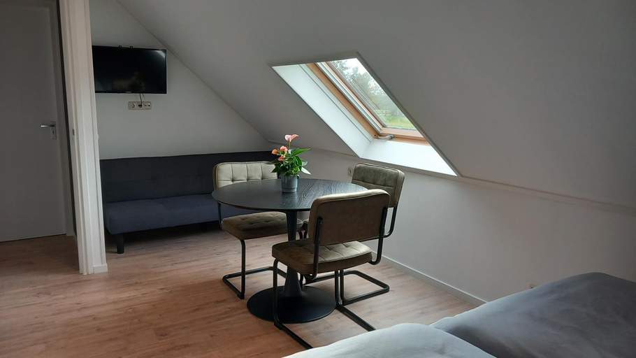 Others 4, B&B t'butefjild, Dantumadeel