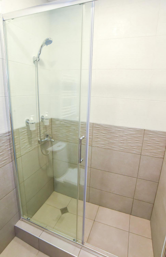 Bathroom 4, Liliana's Apartments, Tskaltubo