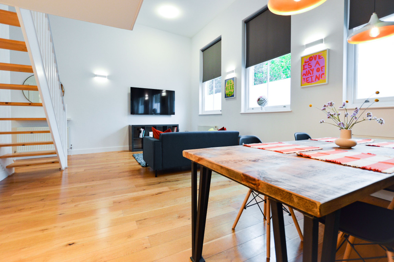 Others 5, Spacious West Hampstead Apartment by Concept Apartments, London