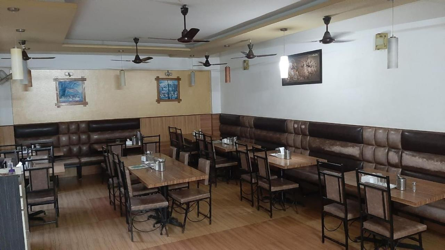 Food & Drinks 4, Ruturaj Inn, Raigarh