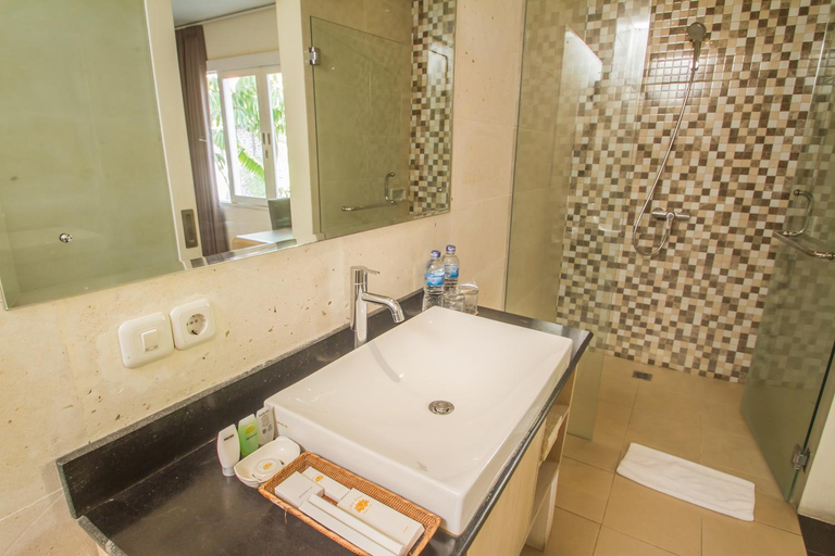 Bathroom 4, Mahalaksmi Boutique Hotel, Denpasar