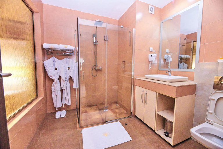 Bathroom 4, Oak Haven Hotels & Suites, Obio/Akp