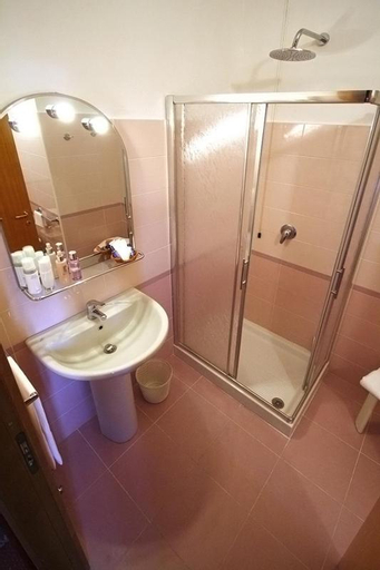 Bedroom 4, Hotel Kristina, Imperia