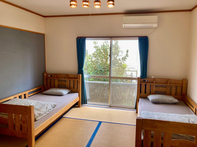 Bedroom 2, Guest House LIFE IS A JOURNEY, Onna