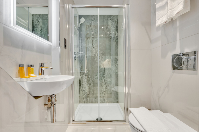 Bathroom 3, Cleveland Residences Farringdon, London