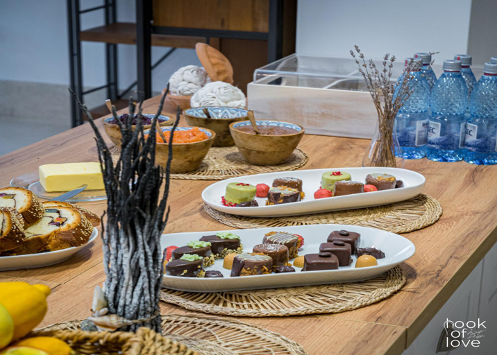 Food & Drinks 5, Hook Of Love - Le Mirage de la Mer, 23 August