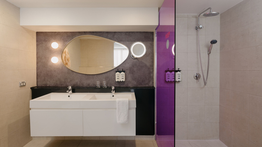 Bathroom 12