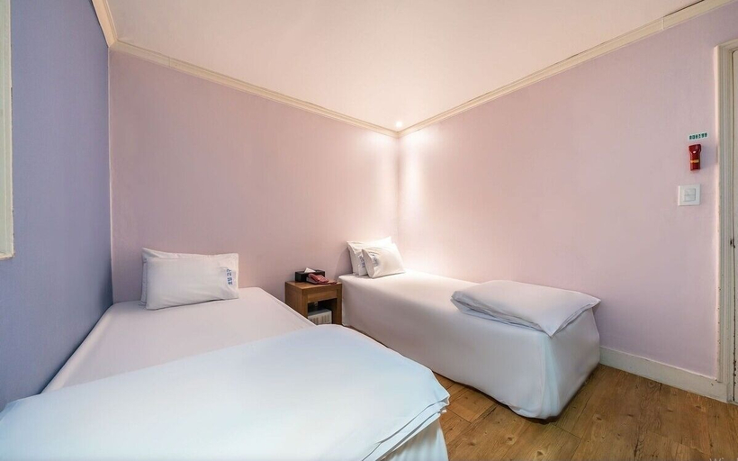 Bedroom 5, Golden Hill, Mapo