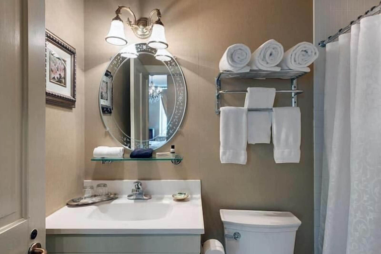 Bathroom 4, Nicollet Island Inn, Hennepin