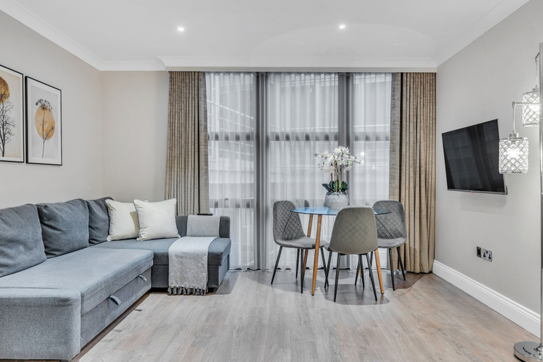 Others 4, Cleveland Residences Farringdon, London