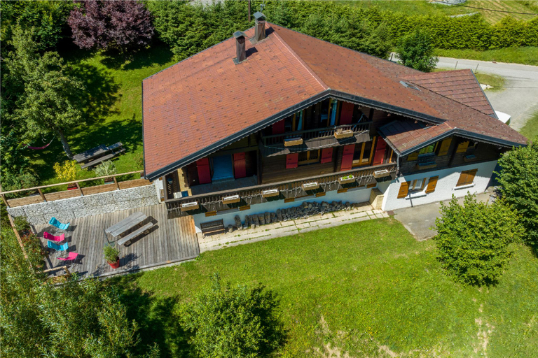 Exterior & Views