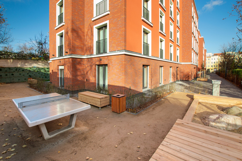 Exterior & Views