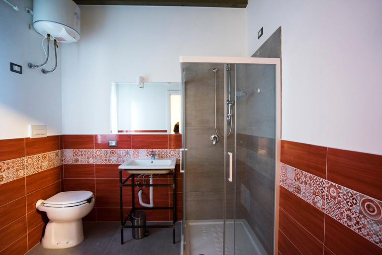 Bathroom 3, La Casa di Raffaele, Matera