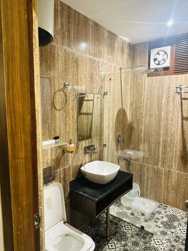 Bathroom 4, Hotel Fortune Ganga, Hardwar