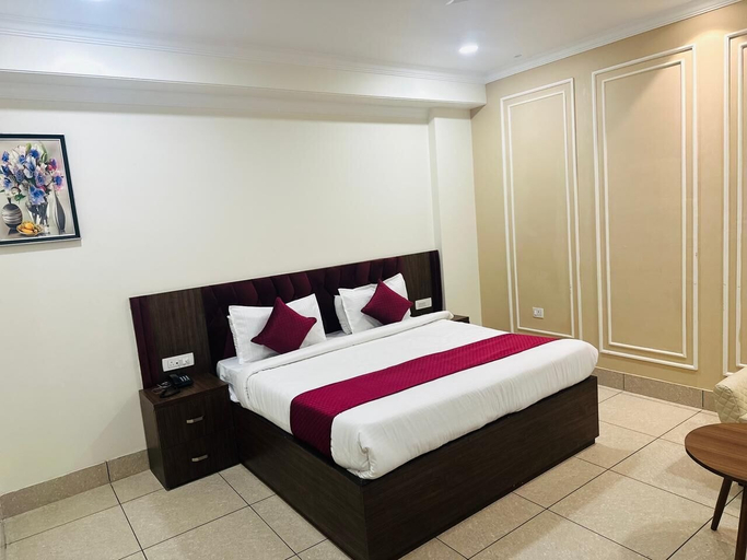 Bedroom 3, Hotel Fortune Ganga, Hardwar