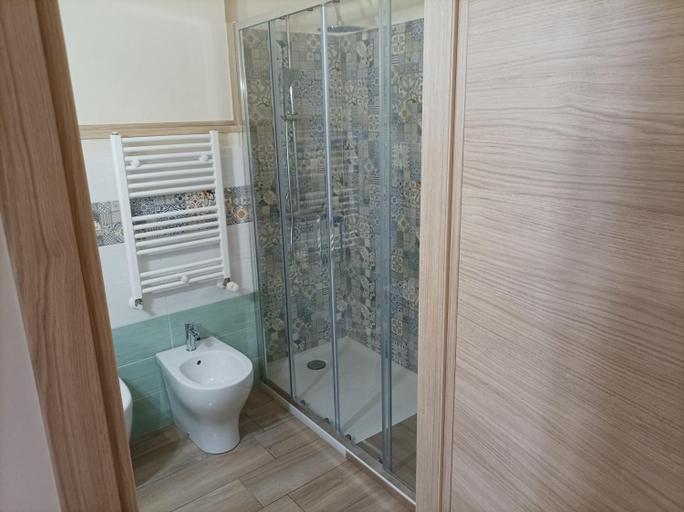 Bathroom 4, Casa Kalu', Taranto