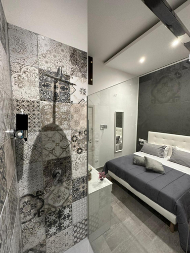 Others 2, B&B Carme, Napoli