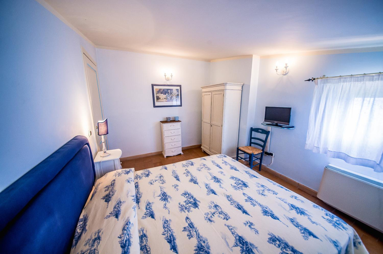 Bedroom 4, Donnasilia B&B, Salerno