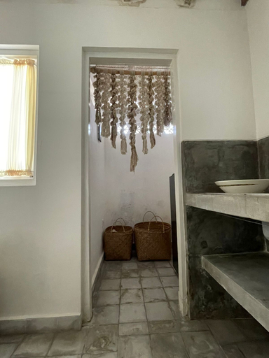 Bathroom 2, Spacious Studio Room close to cafe and beach, Badung