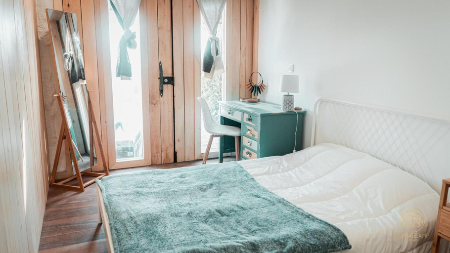 Bedroom 2, Guimaglamp, Braga