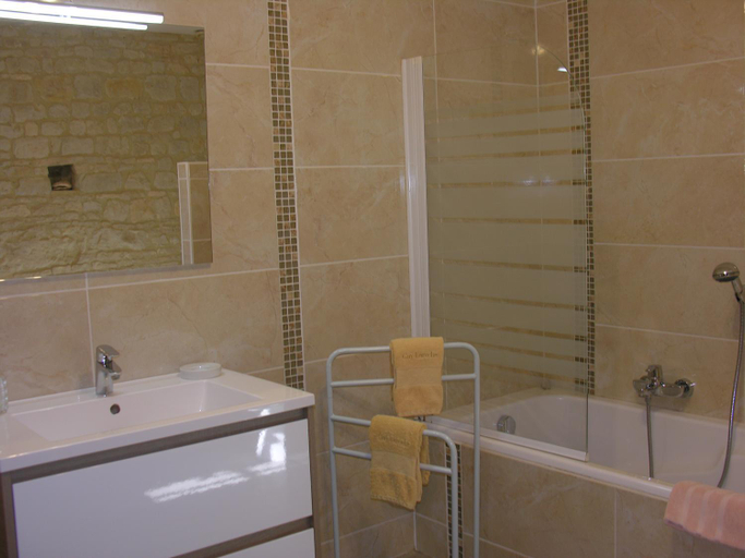 Bathroom 4, Ferme de Savigny, Calvados