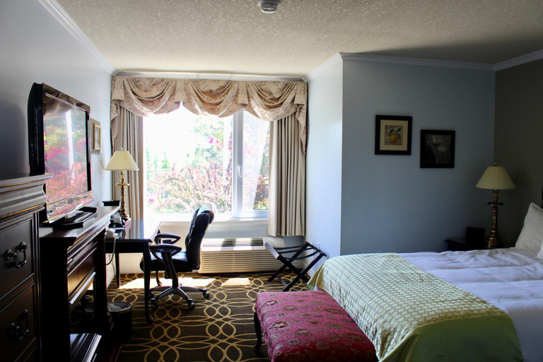 Bedroom 4, Auberge Gisele's Inn, Victoria