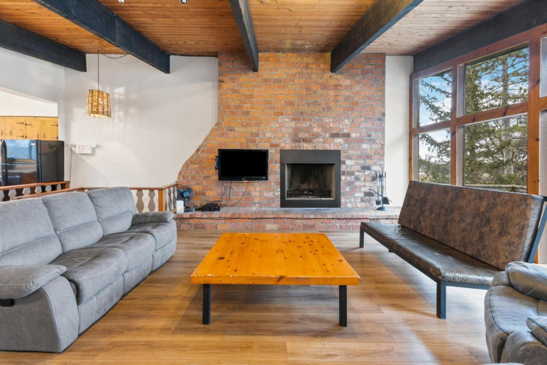 Others 4, 3 Level Ski Chalet 7BR w Deck, Sauna & Ping-Pong!, Grey