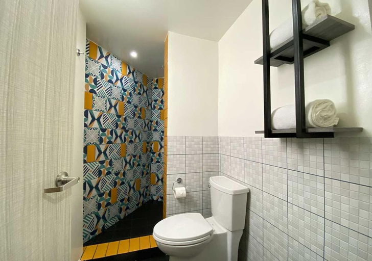 Bathroom 4, Hotel Estancias VIVE MX Cuauhtemoc, Trademark by Wyndham, Mexico City