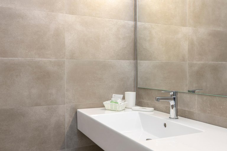 Bathroom 5, Hotel S'arena Beach, Nuoro
