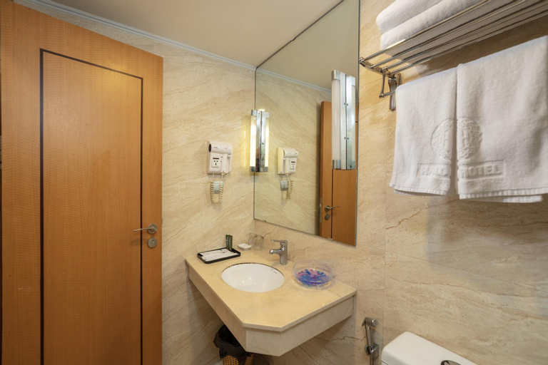 Bathroom 10