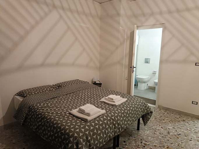 Bedroom 3, B&B Napoli Fuorigrotta, Napoli