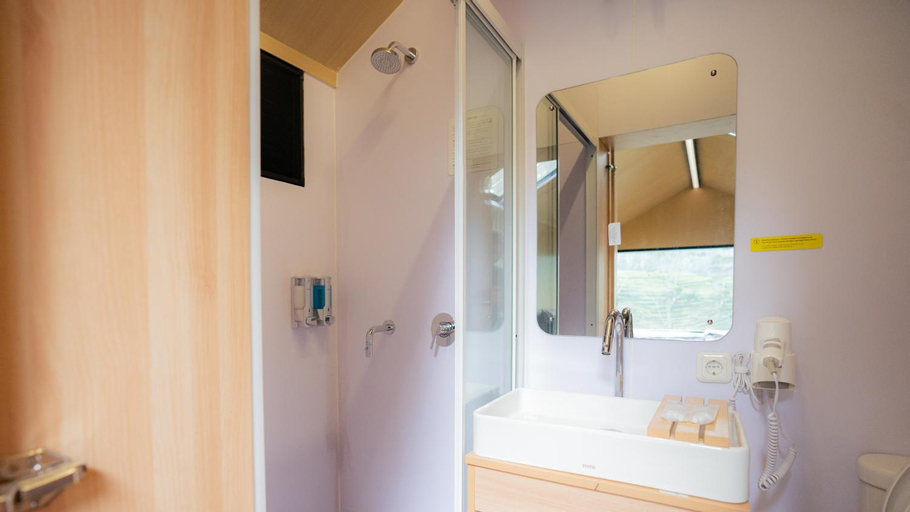 Bathroom 22