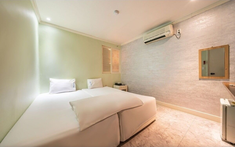 Bedroom 4, Golden Hill, Mapo