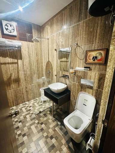 Bathroom 4, Hotel Fortune Ganga, Hardwar