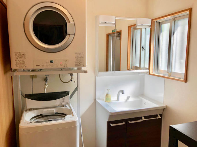 Bathroom 5, Guest House LIFE IS A JOURNEY, Onna