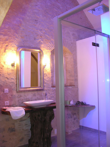 Bathroom 2, Ferme de Savigny, Calvados