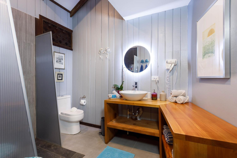 Bathroom 3, Kalawala, Talamanca