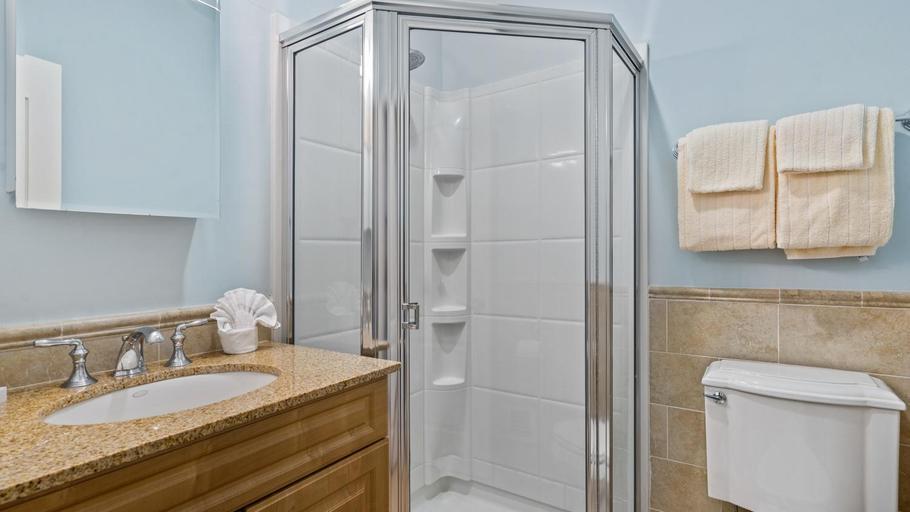 Bathroom 4, The Cliffside Resort Condominiums, Suffolk