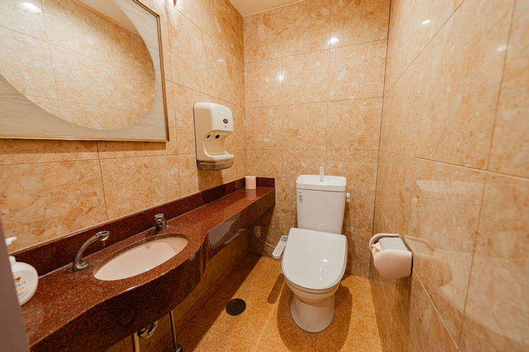 Bathroom 25
