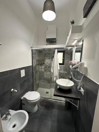 Others 5, B&B Carme, Napoli