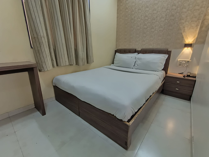 Bedroom 2, Hotel Delight Inn Andheri West, Mumbai Suburban