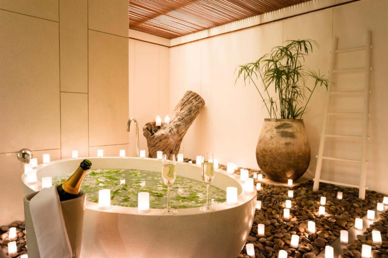 Bathroom 5, The Sarojin, Takua Pa