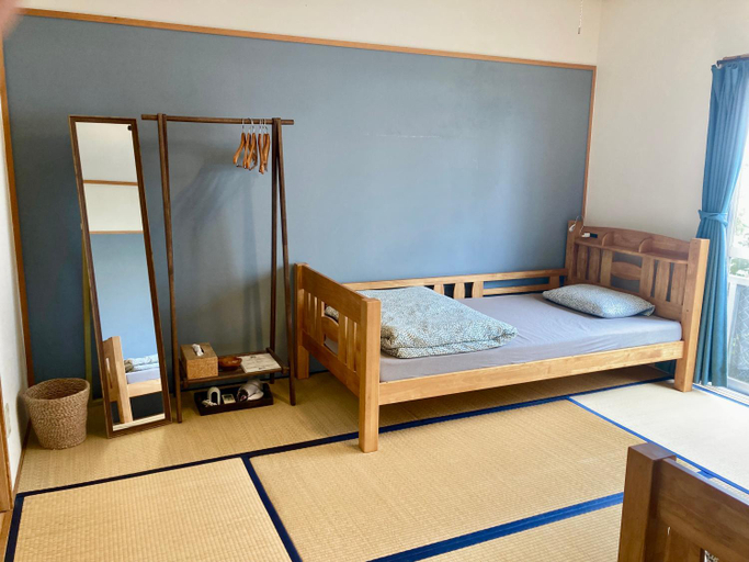 Bedroom 4, Guest House LIFE IS A JOURNEY, Onna