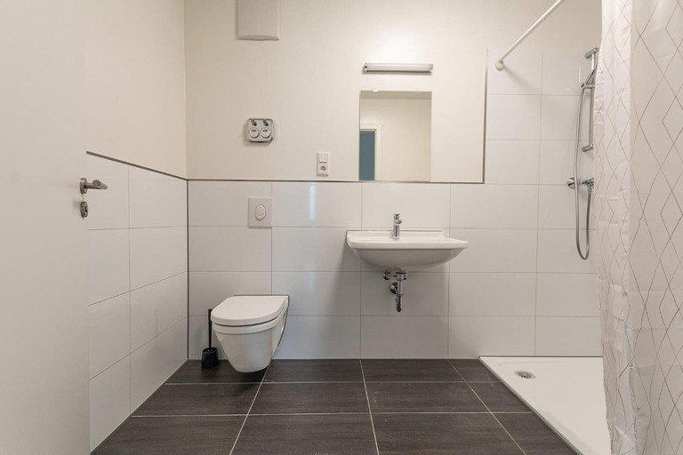 Others 3, T&K Apartments - Bergisch Gladbach - 4 Comfortable Apartments - 18 min to Fair Messe Cologne, Rheinisch-Bergischer Kreis