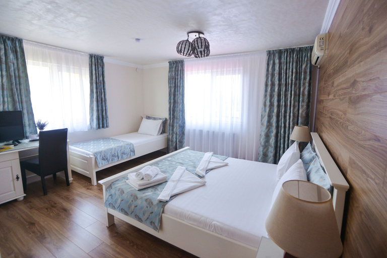 Bedroom 3, Ovidiu, Crisan