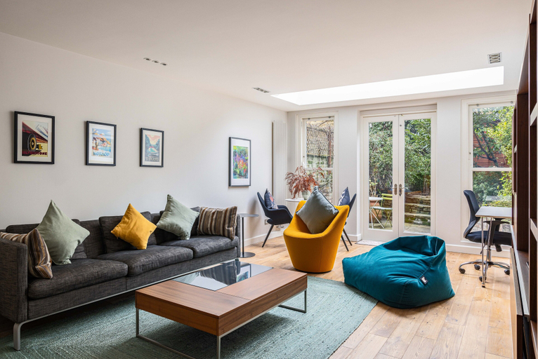 Others 3, A Grand Four Bedroom Townhouse at Knightsbridge, London