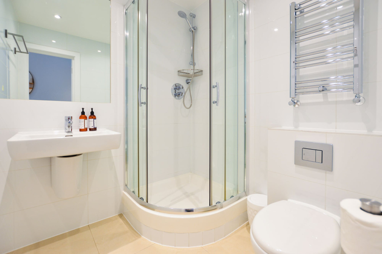 Bathroom, Spacious West Hampstead Apartment by Concept Apartments, London